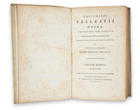 Sallustius, Crispus Caius: Caii Crispi Sallustii Opera novissime recognita emendata et illustrata praemittitur vita a Io. Clerico Scripta et notitia literaria studiis Societatis Bipontinae.  Argentorati [Strasbourg], 1807, ex Typographia Societatis Bipontinae. 